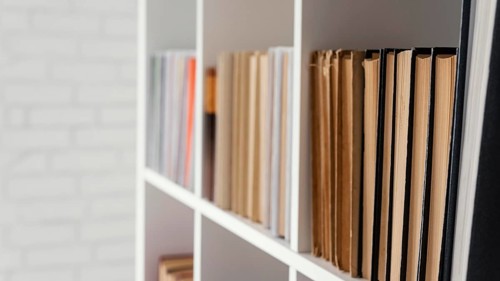 Books shelf arrangement