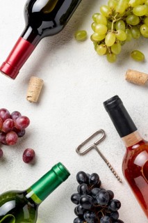 Frame wine bottles grapes