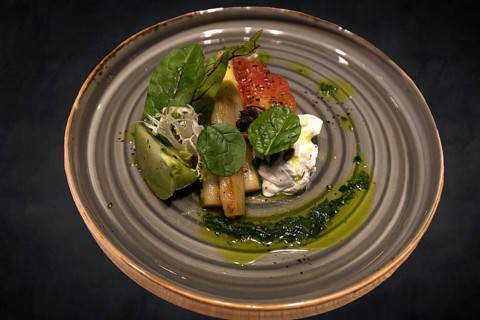 Starter plate with asparagus