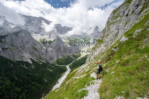 Mountaineers on the way to Waxenstein