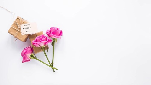 Roses with gifts happy mothers day inscription