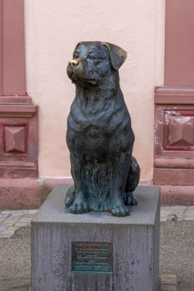 Rottweiler statue in front of the town museum