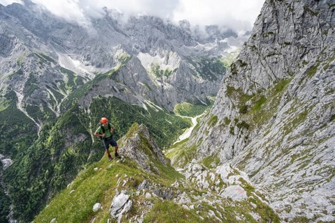 Climbers in steep terrain on the way to Waxenstein