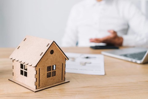 House table real estate agent