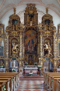 Altar in the pilgrimage church Maria Himmelfahrt in Sammarei