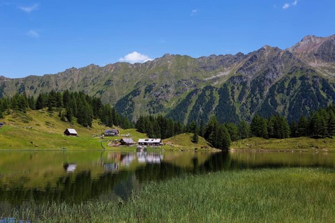 Duisitzkarsee Hut and Fahrlech Hut at Duisitzkarsee