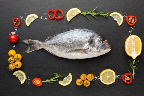 Top view fish seasoning arrangement