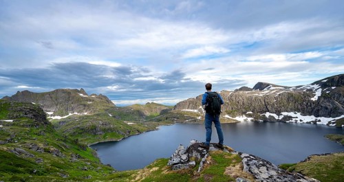 Mountaineers climbing Hermannsdalstinden