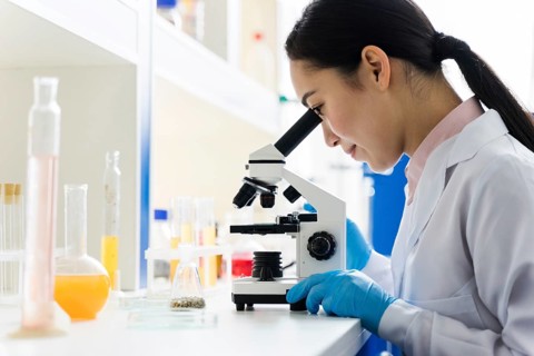 Side view female scientist working lab