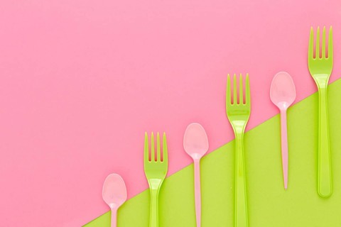 Copy space cutlery plastic set