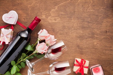 Top view assortment with roses wine