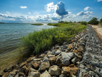 Embankment of Partwitz Lake