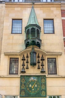 World time clock with carillon