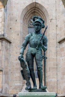 Bronze sculpture of the market fountain in front of the Protestant town church