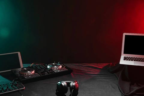 High angle dj electronic devices table