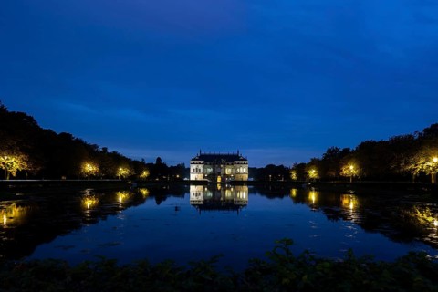 Large garden with palace and palace pond