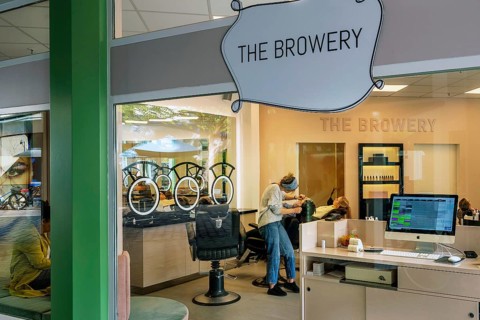 Beauty salon for eyebrows