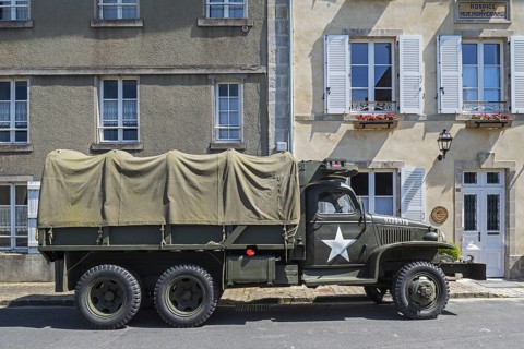 WW2 U. S. Army GMC CCKW 2Â½-ton 6x6 cargo truck with winch