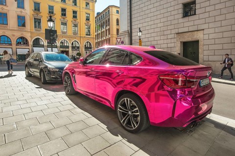Car in extreme metallic colour