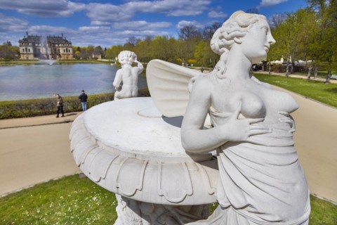 Palais in the Great Garden with Palai Pond and Corradini Vase