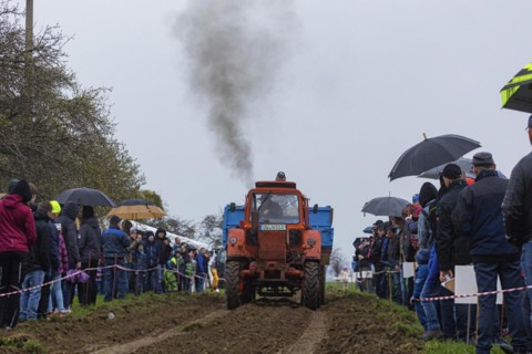 Tractor Pulling
