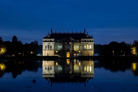 Large garden with palace and palace pond