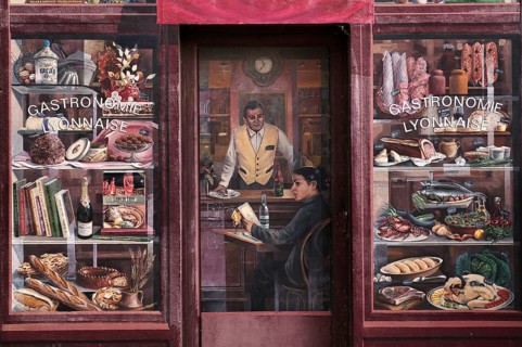 Fresco La Fresque des Lyonnais depicts famous inhabitants of the city