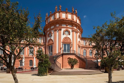 Biebrich Palace with the Rotunda from the Rhine side