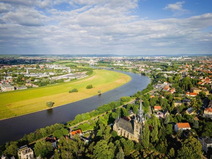 The district of the Briesnitz castle warden comprised 40 villages in the Middle Ages. The Briesnitz church