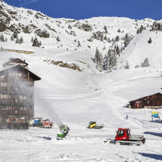 Snow cannon
