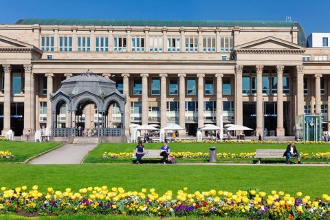 Koenigsbau am Schlossplatz