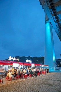 Nangman Pocha night market under Dolsan Bridge