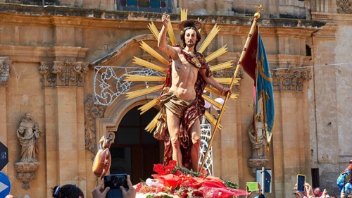 Statue of the Risen Christ