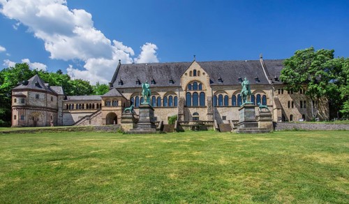 Imperial Palace with the equestrian statues of Emperor Wilhelm I and Emperor Barbarossa
