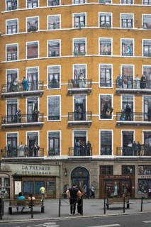 Fresco La Fresque des Lyonnais depicts famous inhabitants of the city