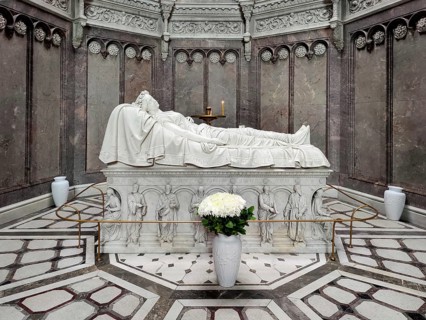 Tomb of Princess Elisabeth Mikhailovna Romanova in the side chapel