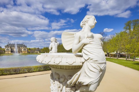 Palais in the Great Garden with Palai Pond and Corradini Vase