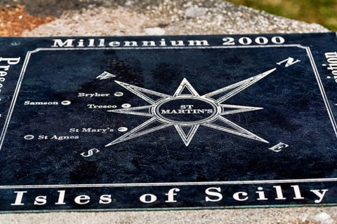 Wind rose on plaque with names and positions of islands