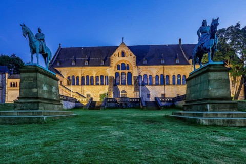 Imperial Palace with the equestrian statues of Emperor Wilhelm I and Emperor Barbarossa at dusk