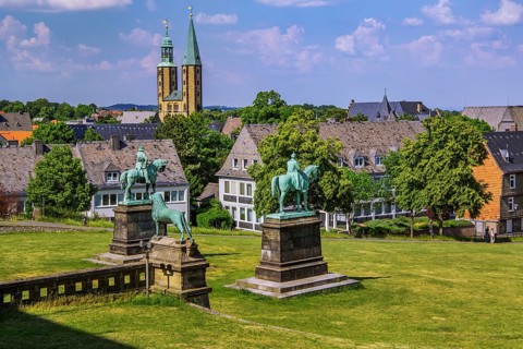 Equestrian statues of Emperor Wilhelm I and Emperor Barbarossa in front of the Imperial Palace with the towers of the Market Church