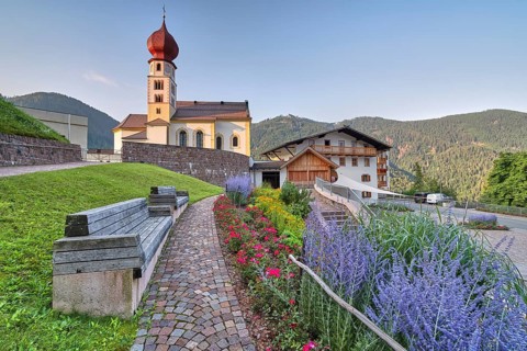 Parish church in Tiers am rose garden