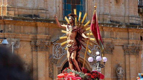 Statue of the Risen Christ