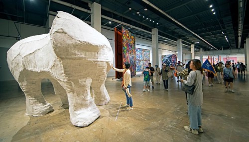 Korean woman touching a Korean artwork