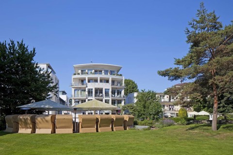 Hotels and roofed wicker beach chairs at Timmendorfer Strand