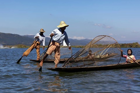 Leg rowers on Inle Lake