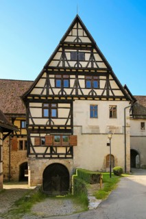 Novice building