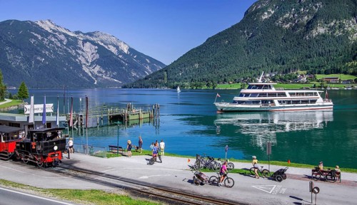 Seespitz stop with the historic steam rack railway