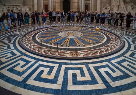 The Foucault Pendulum in the Paris Pantheon