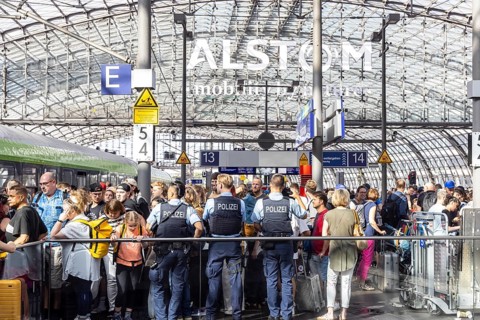 Heavy travel traffic at main station