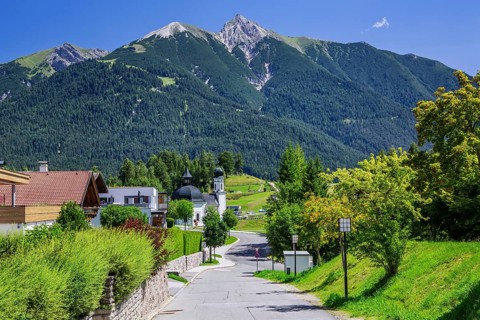 View of the village on the high plateau with Seekirchl and Reither Spitze 2374m